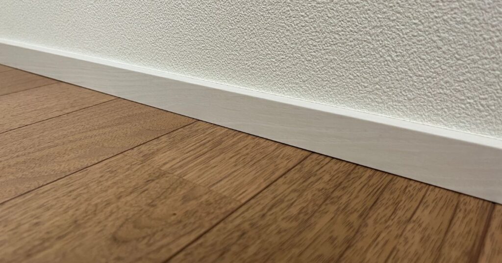 住友林業クレストの巾木は細くてシンプルなデザイン