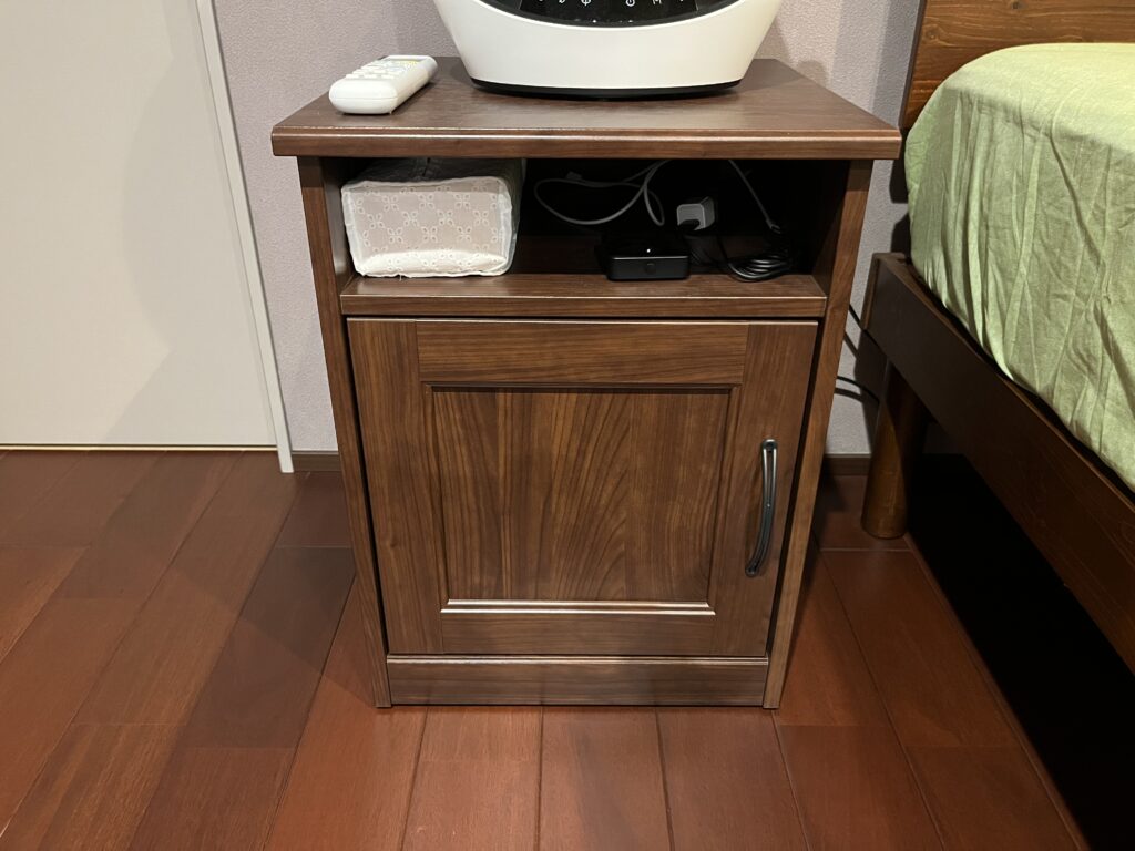 IKEAのベッドサイドテーブル「ソンゲサンド」